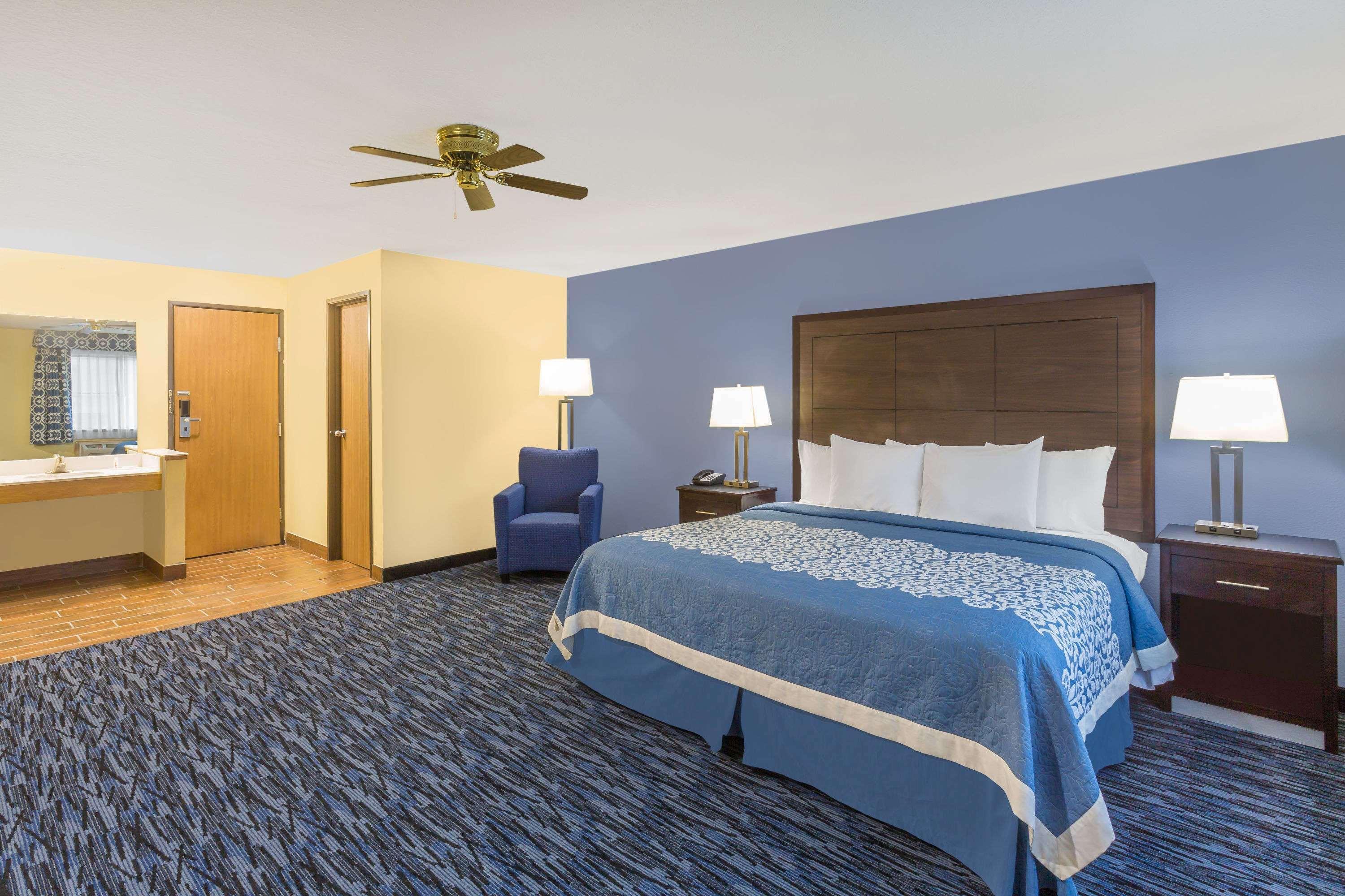 Days Inn By Wyndham Moab Bagian luar foto