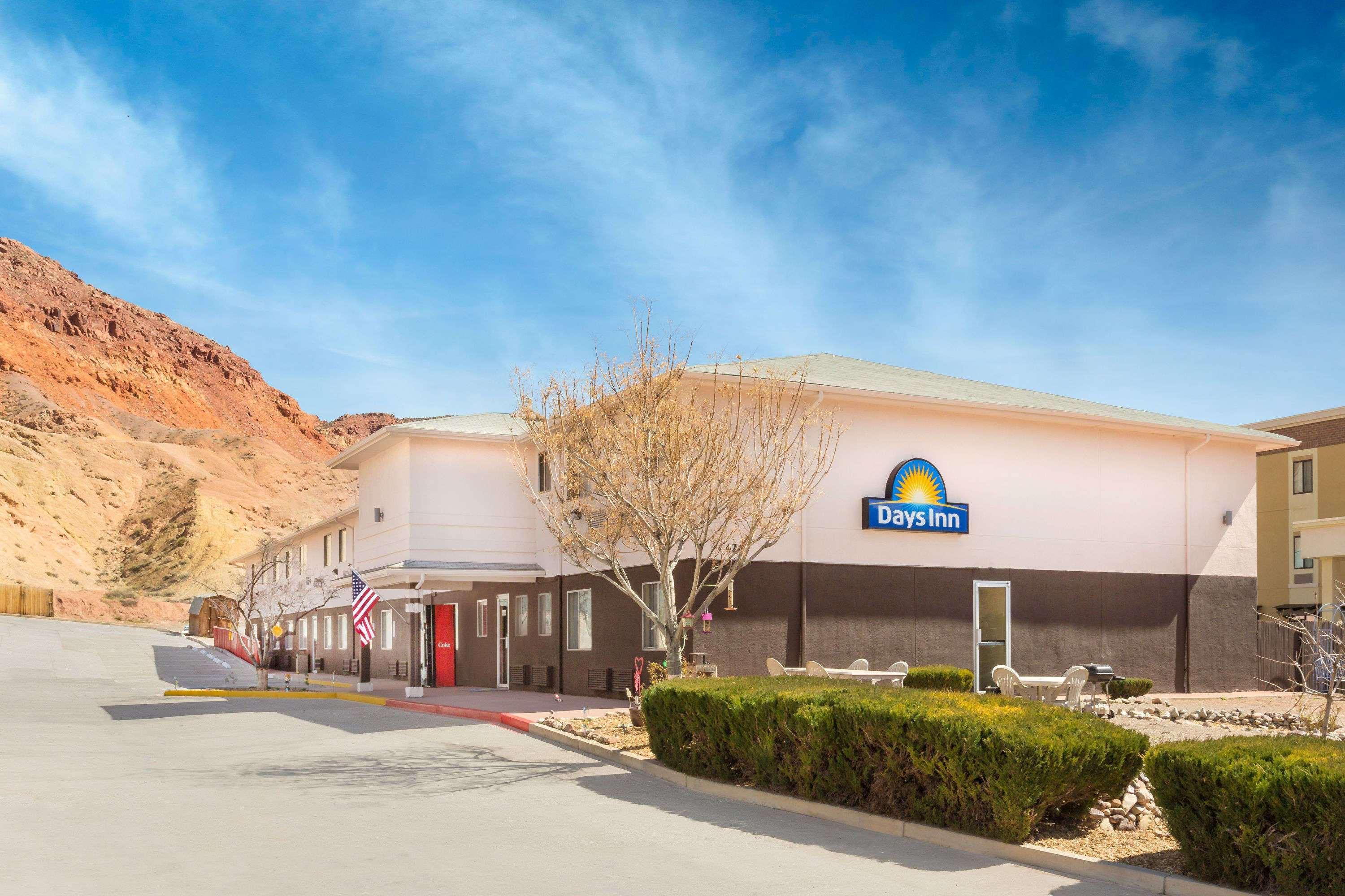 Days Inn By Wyndham Moab Bagian luar foto