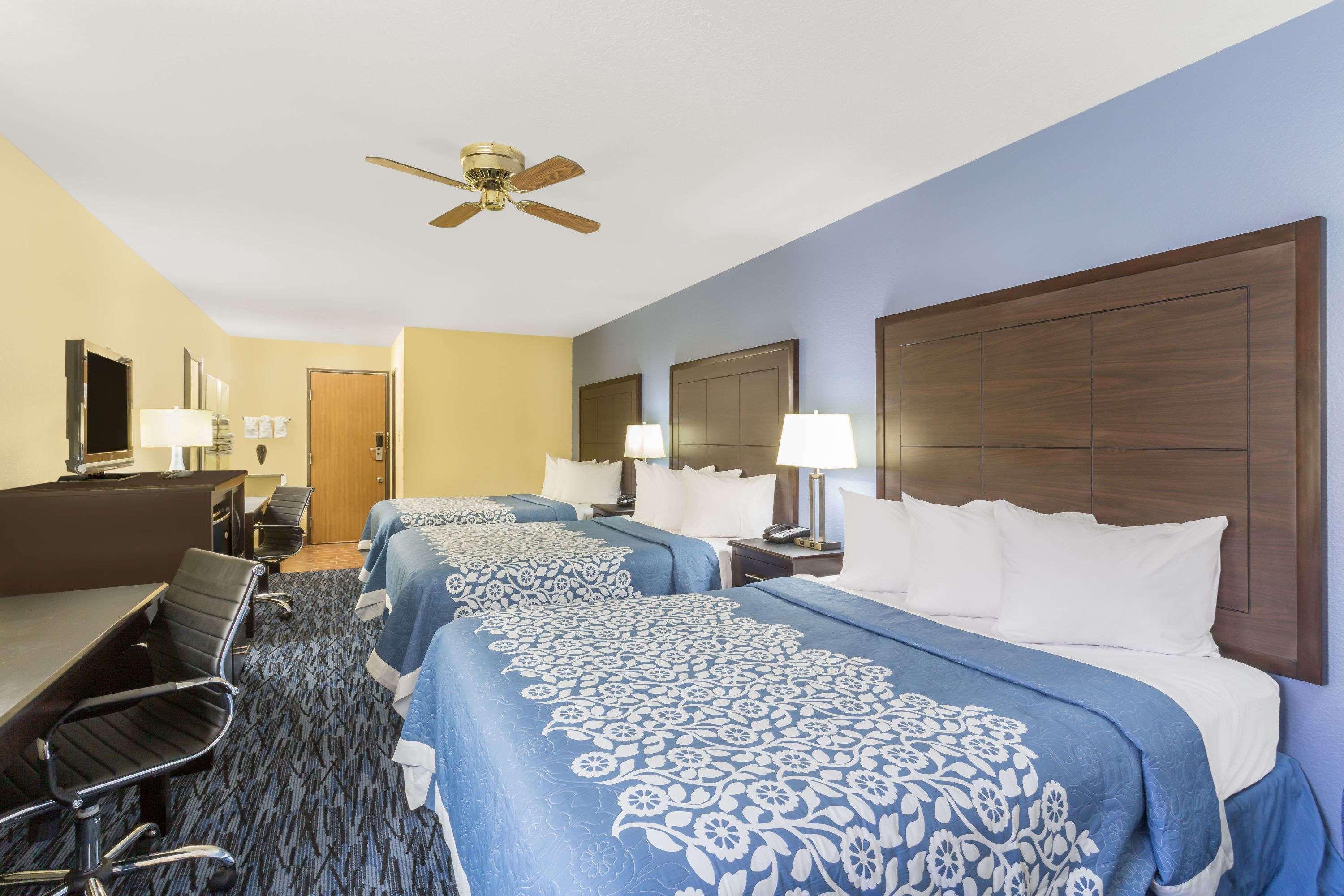 Days Inn By Wyndham Moab Bagian luar foto