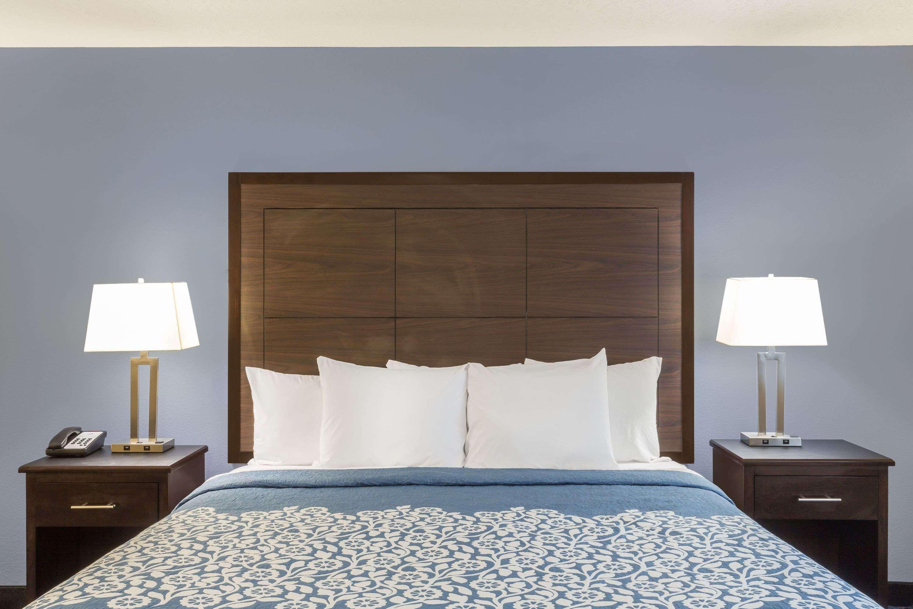 Days Inn By Wyndham Moab Bagian luar foto