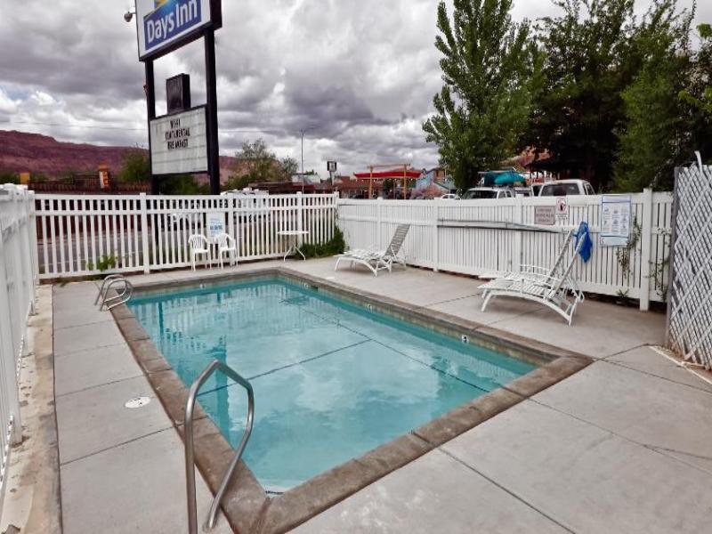 Days Inn By Wyndham Moab Bagian luar foto