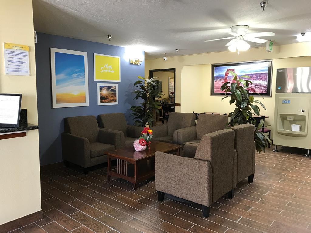 Days Inn By Wyndham Moab Bagian luar foto