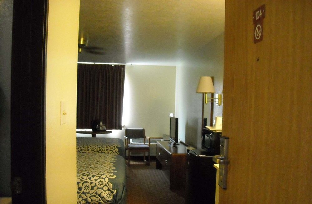 Days Inn By Wyndham Moab Bagian luar foto