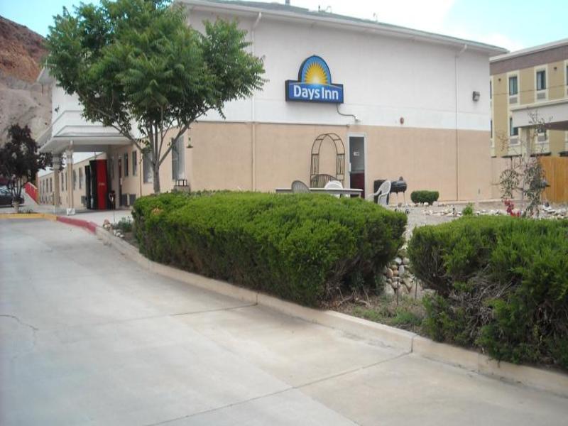 Days Inn By Wyndham Moab Bagian luar foto