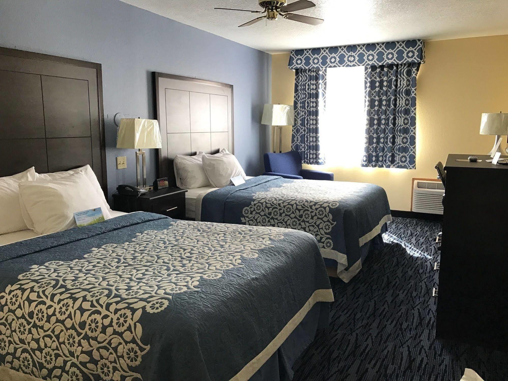 Days Inn By Wyndham Moab Bagian luar foto