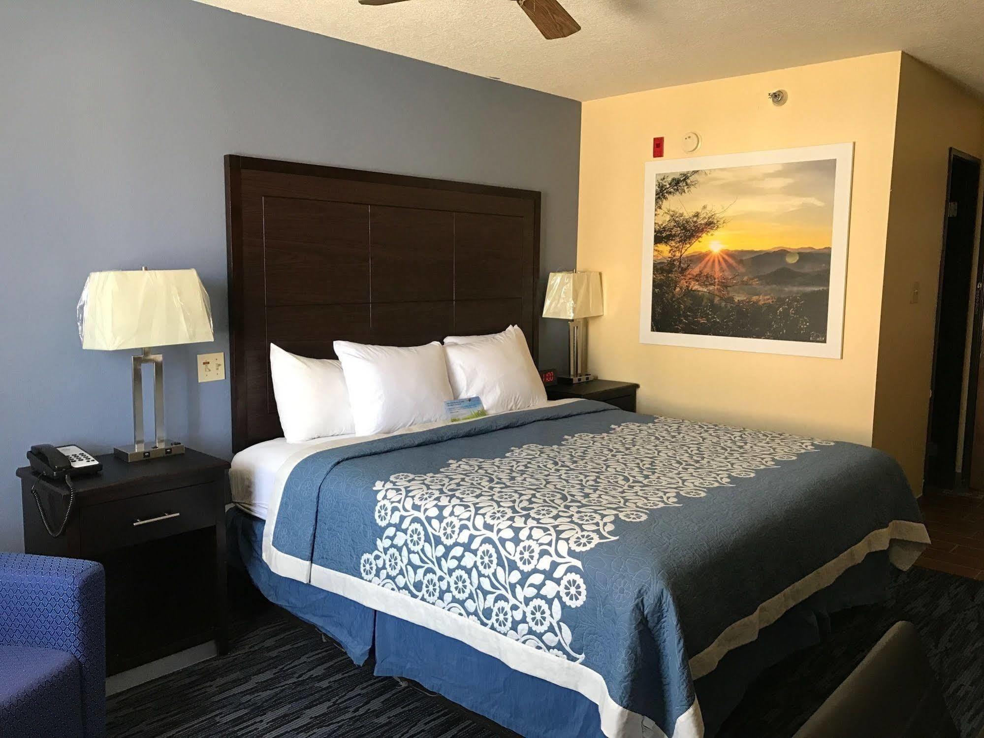 Days Inn By Wyndham Moab Bagian luar foto