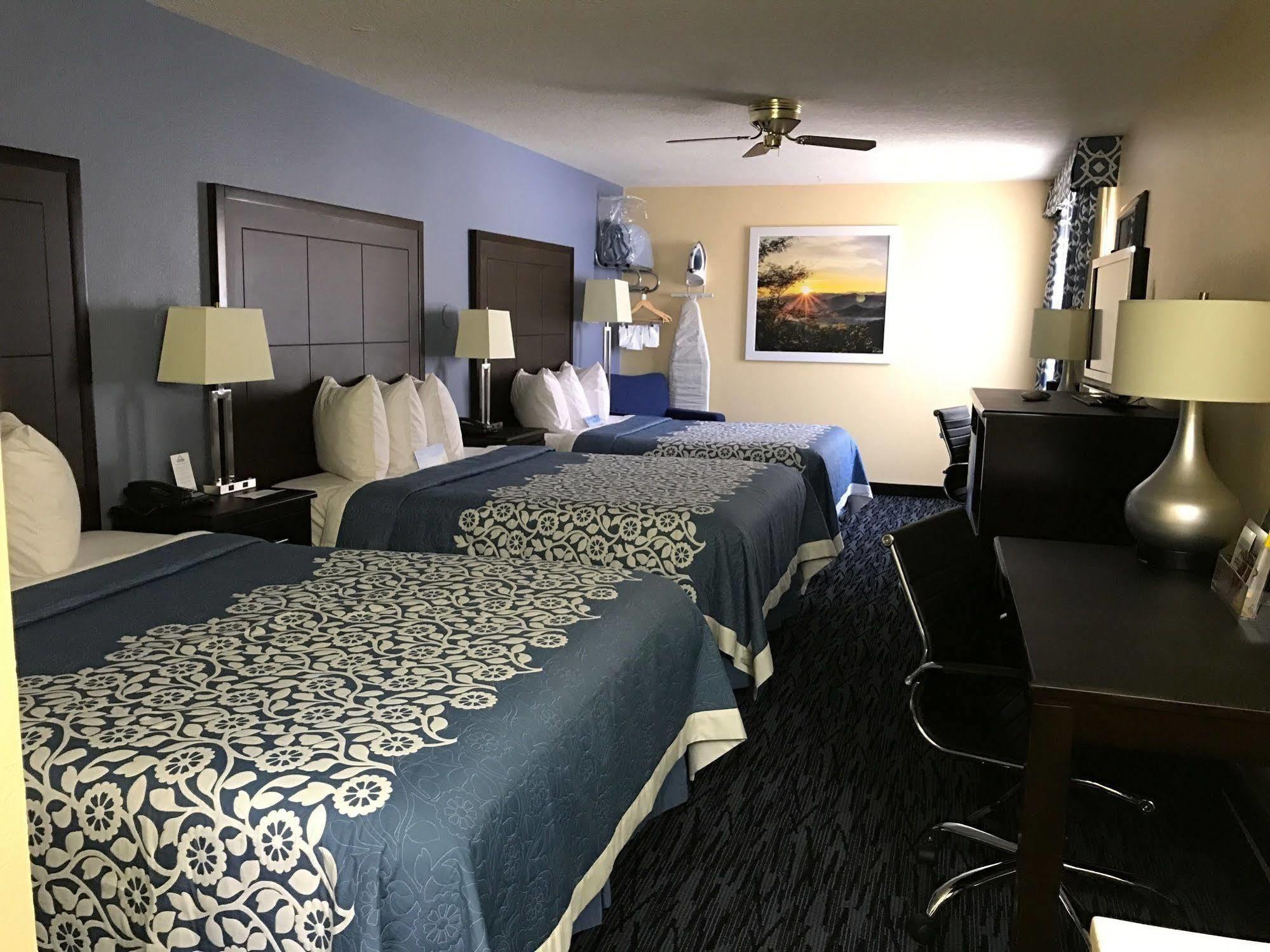Days Inn By Wyndham Moab Bagian luar foto
