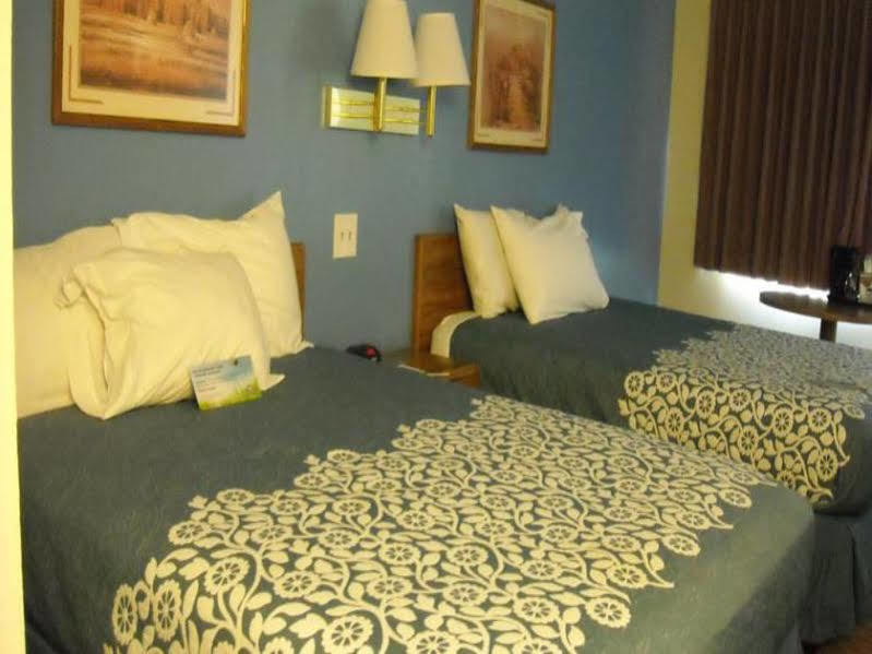 Days Inn By Wyndham Moab Bagian luar foto