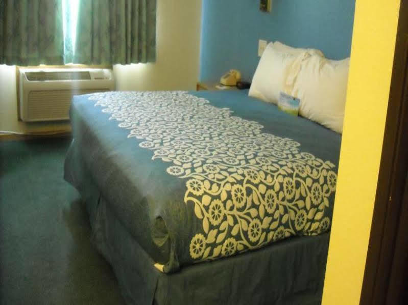 Days Inn By Wyndham Moab Bagian luar foto