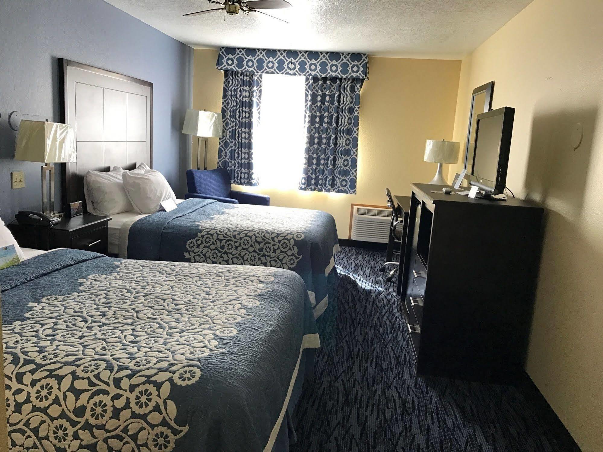 Days Inn By Wyndham Moab Bagian luar foto
