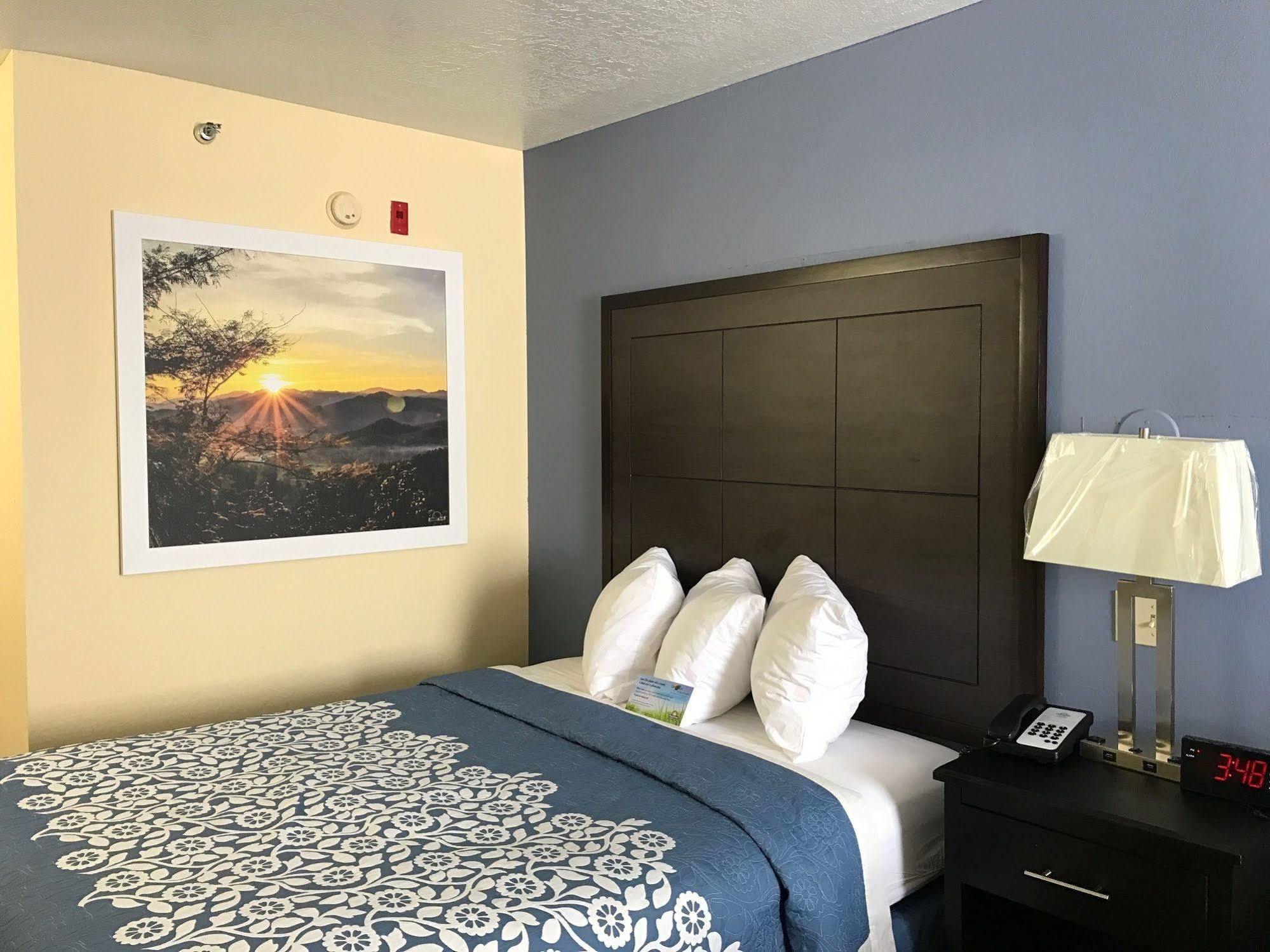Days Inn By Wyndham Moab Bagian luar foto