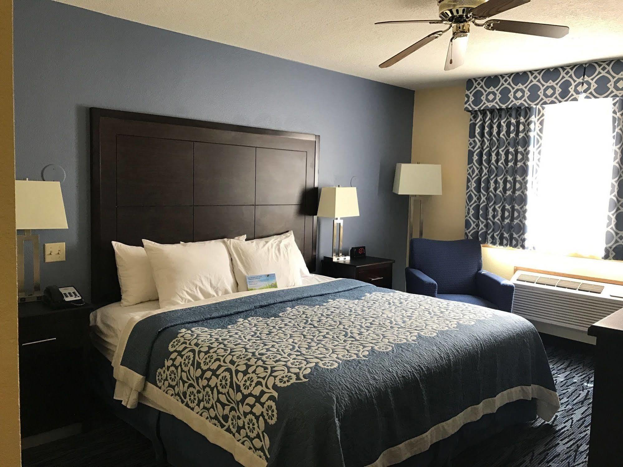 Days Inn By Wyndham Moab Bagian luar foto